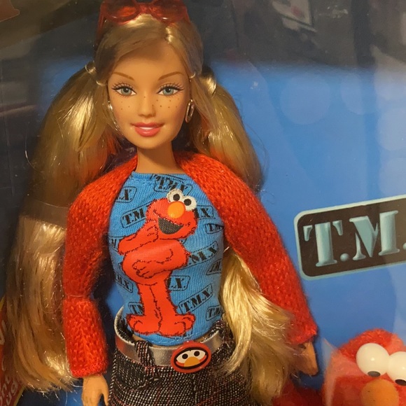 NIB Barbie & Tickle Me Elmo Elmo laughs - Picture 3 of 4